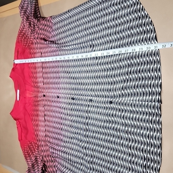 Calvin Klein Size 1X Ombre Red to White with Black Patterned Button Front Blouse - Picture 10 of 13